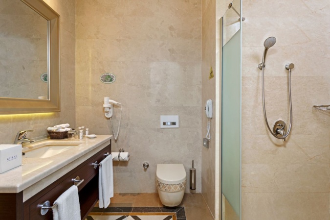 Havuzlu Deluxe Aile Odası Banyo