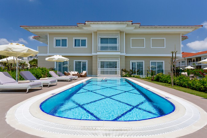 Presidential Pool Suite Type A
