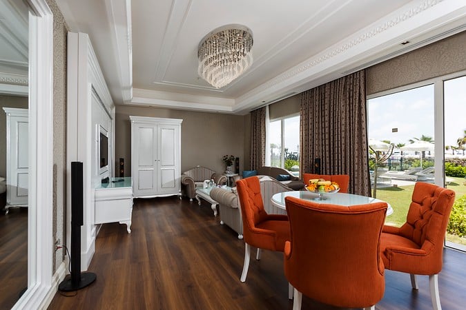 Presidential Pool Suite Type B
